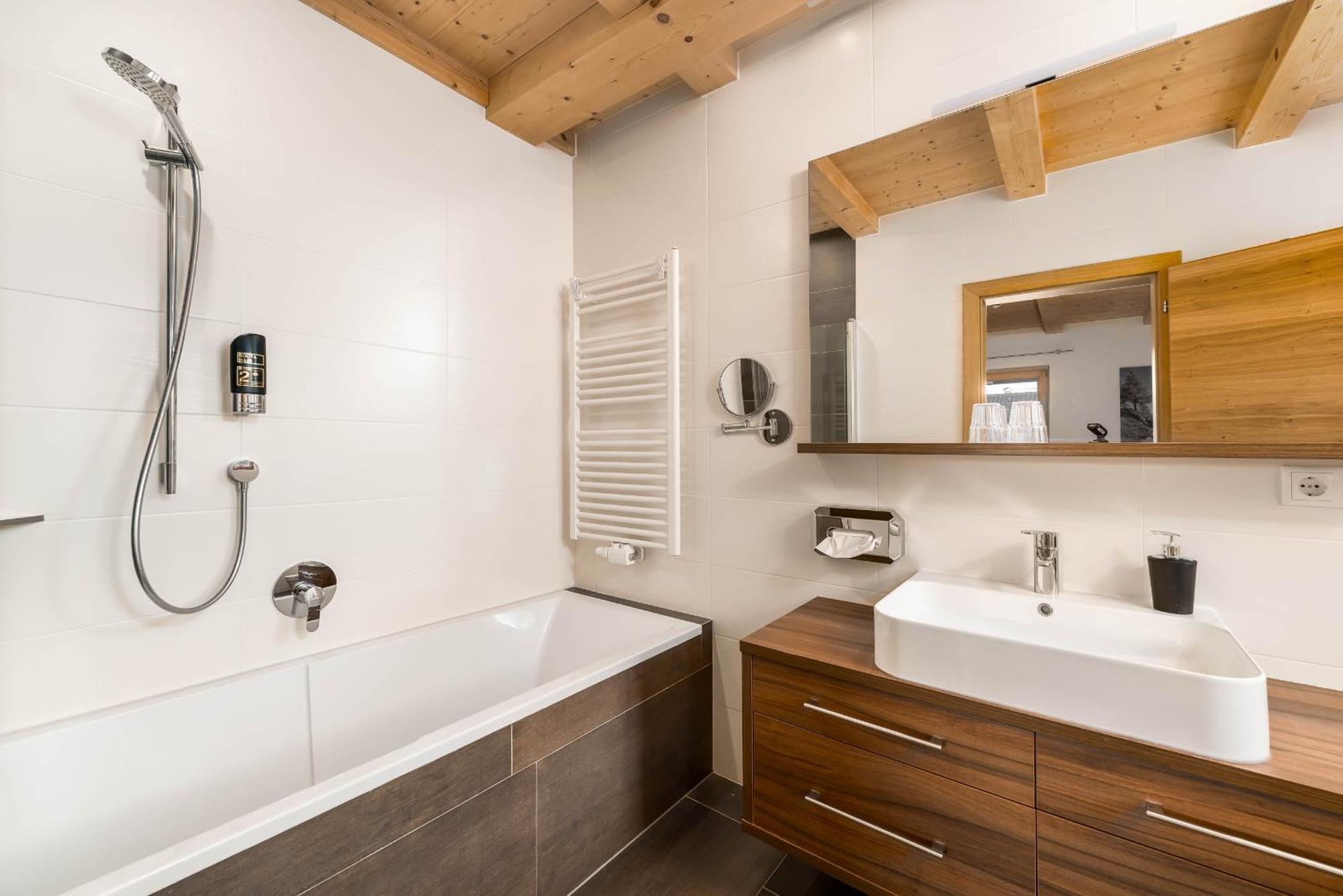 Hotel Pfeiferhof Maranza Bagian luar foto